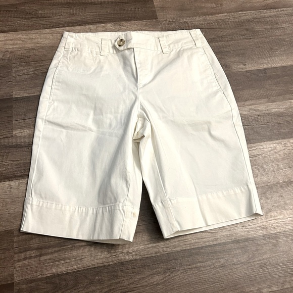 Forth & Towne size 4 white stretch Bermuda style shorts - Picture 1 of 3